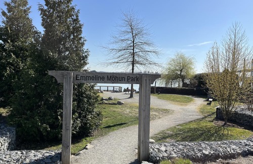 Maple Ridge House | Self Check-In | Queen + Bunk Bedroom | Spacious Guestroom in a Maple Ridge house