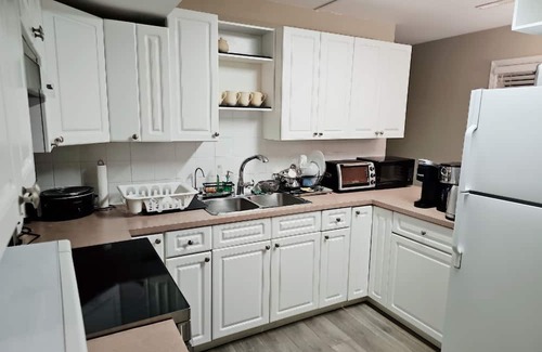 Maple Ridge House | Self Check-In | Queen + Bunk Bedroom | Spacious Guestroom in a Maple Ridge house