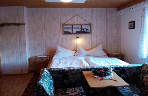 Finkenberg Apartment | Lovely apartment for 5 guests with WIFI, TV, balcony, pets allowed and parking