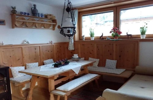 Finkenberg Apartment | Lovely apartment for 5 guests with WIFI, TV, balcony, pets allowed and parking