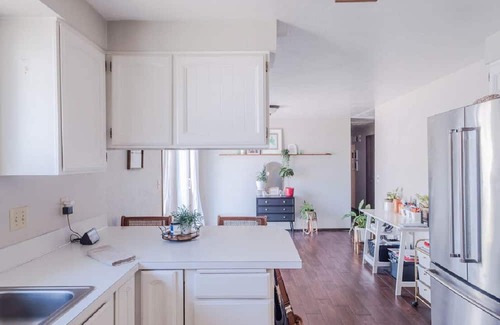 Lebanon House | Cute, clean room,shared space and a huge yard,1mi to hospital and m.college