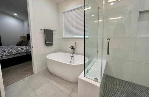 OST - South Union House | 1 Bedroom space for small gatherings or overnight stay near Medical Center