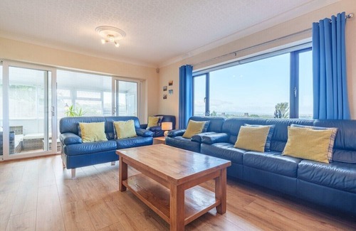 Meliden House | Offa's Lodge Family home quiet area with sea views