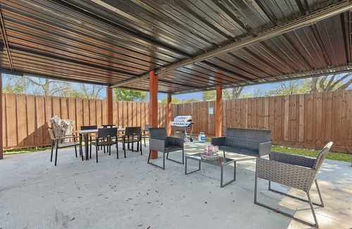 Dallas House | Charming 3-BD Getaway in the Heart of Dallas