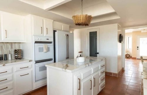 Joshua Tree House | Joshua Tree Mirage: 3bd 3.5ba, Pool-Spa- Theater-Game Room. Great location
