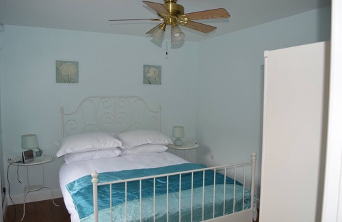 Compton Martin House | Modern single story home on village boundary in Mendip Hills AONB.