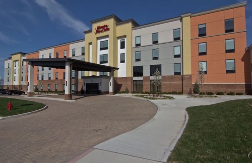 Columbus House | 2 Units with Saltwater Pool | Free Breakfast | EV Charging | Near Casino