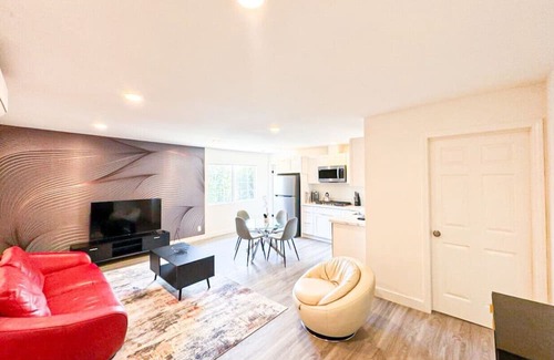 Woodland Hills House | Modern Urban Studio In LA - WO3-TOP