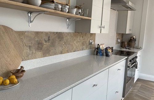 Northfield House | Edwardian town house, friendly safe London suburb, 20 minutes to central London