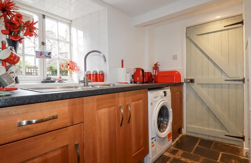 Ladock Cottage | MILL RETREAT, pet friendly, with a garden in Summercourt