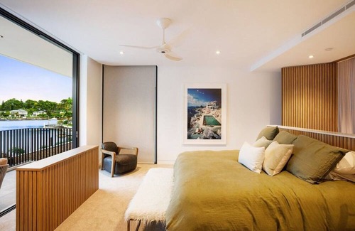 Sorrento House | Luxurious Masterpiece with Waterfront Elegance