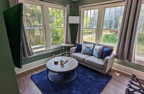 Davenport House | ~Eclectic~Modern Davenport Suite