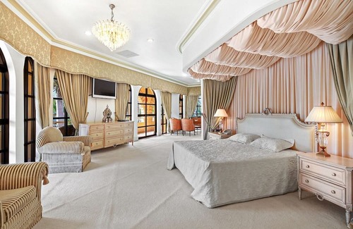Sorrento House | Facing Main River Mansion Restore to Grandeur Days