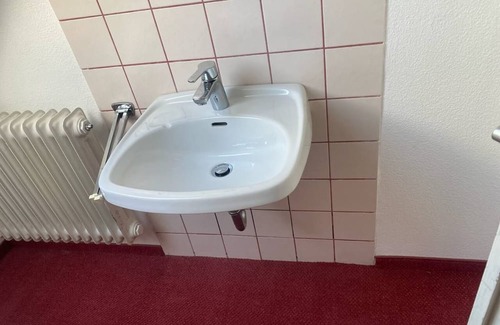 Hundsbach House | single room with shared bathroom and kitchen