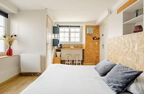 Perigny Bed & Breakfast | La Charmante Meulière - Studio Indépendant 18m2