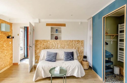 Perigny Bed & Breakfast | La Charmante Meulière - Studio Indépendant 18m2