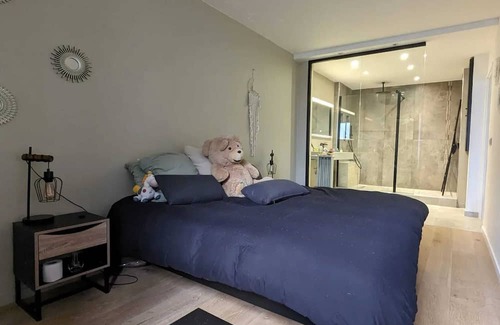 Asnieres-sur-Seine Apartment | Homerez - Nice apartement for 4 ppl. at Asnières-sur-Seine