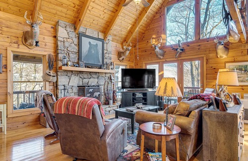 Burnsville Cabin | Burnsville Cabin - Deck, Fire Pit & Mountain Views