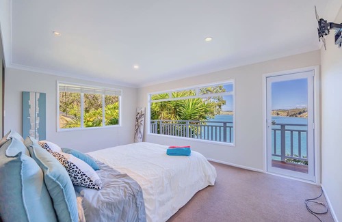 Arkles Bay House | Go to beach from your own track