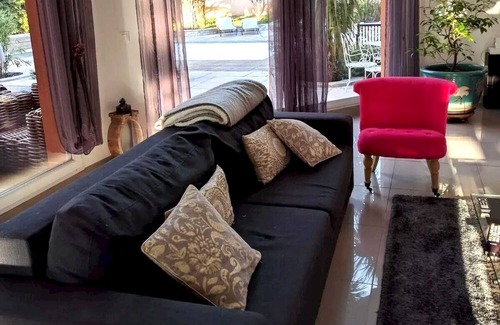 Rognac Villa | Homerez - Big villa for 10 ppl. with swimming-pool and garden at Rognac