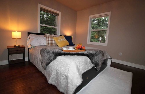 University District House | Welcome to our charming home, centrally located in the heart of the University of Washington area