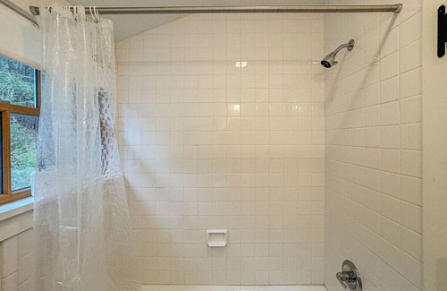 Town of Marbletown Cottage | NEW: Riverfront Cottage w/ Hot Tub, Sauna & Pond