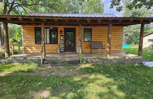 Clearbrook House | 1 bedroom/1 bath cabin house with garage! Large front & back deck w/big backyard