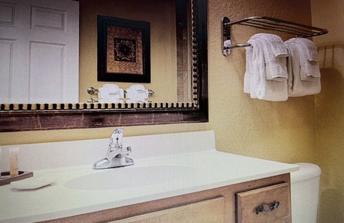 Lake Buena Vista Apartment | On Disney’s doorstep! Spacious lodging; multiple pools & eateries on property!
