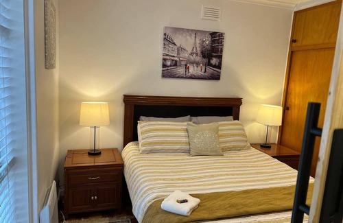 Maribyrnong Apartment | Maribyrnong River. Entire Apartment Free Parking.