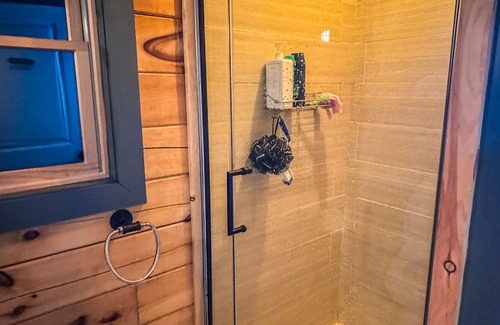 Northville Cabin | Sacandaga Serenity: Your Ultimate Cozy Cabin Getaway Awaits! 550 ft Lake Front!