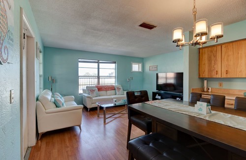 Daytona Beach Cottage | Cozy Cottage #1 in Daytona Beach. Relaxing beach views from patio!