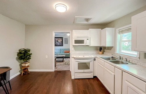 West Central Apartment | Sleepover: Peaceful 1BD/1BA- Downtown Springfield