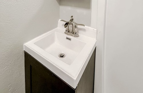 West Central Apartment | Sleepover: Peaceful 1BD/1BA- Downtown Springfield