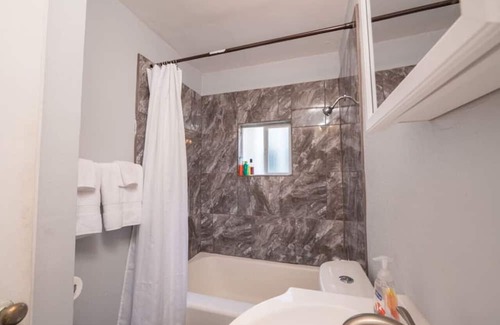 Lenox House | Midtown Bungalow walkable to Hip