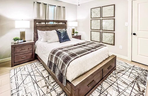 Pilot Point House | Liberty House in Pilot Point -- A cozy vibe & 10 minutes from Ray Roberts Lake.