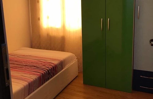 Sector 2 House | Beautiful 2 Bed Yellow House in Bucharest