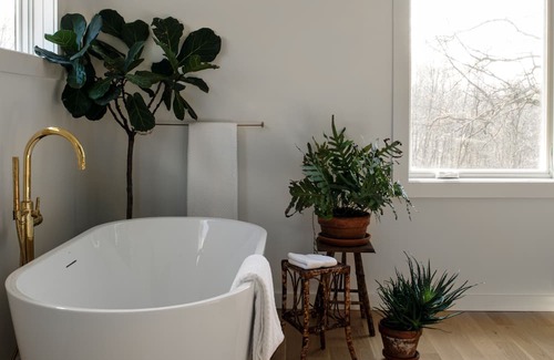 Warren House | Moody Pond House: 15 Min to Mohawk Ski Mountain, new country home on 18+ acres