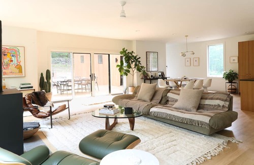 Warren House | Moody Pond House: 15 Min to Mohawk Ski Mountain, new country home on 18+ acres