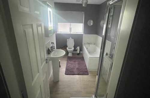 Ballycastle House | Fairhill Cottage, 3 minutes drive to the beach.