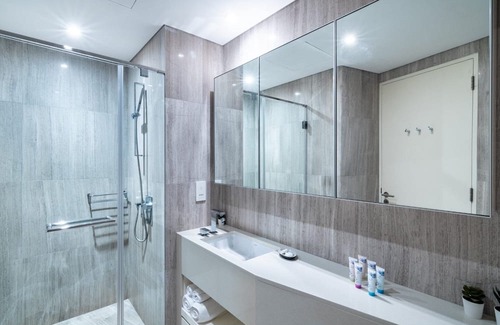Jadaf Apartment | GuestReady - A View of the City Skyline - D1 Tower