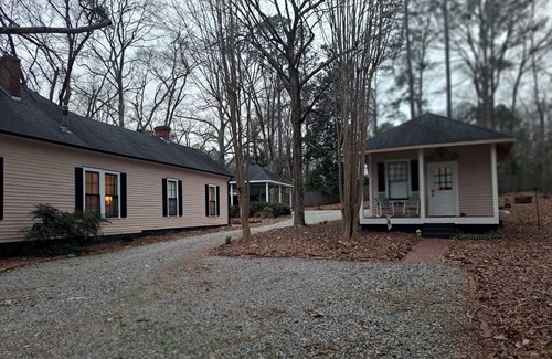 Hamilton Cottage | Aunt Stella's Cottage in downtown Hamilton just 10 miles from Callaway Gardens