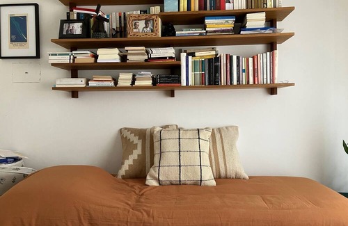 Pineyro Apartment | Cómodo Apartamento 4 Ambientes, Ubicado Cerca del Centro, Ideal Para Bibliófilos