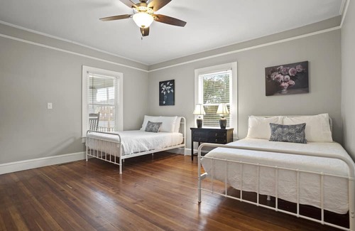 Sans Souci House | 4BR Bungalow by Swamp Rabbit: Pets and Playground