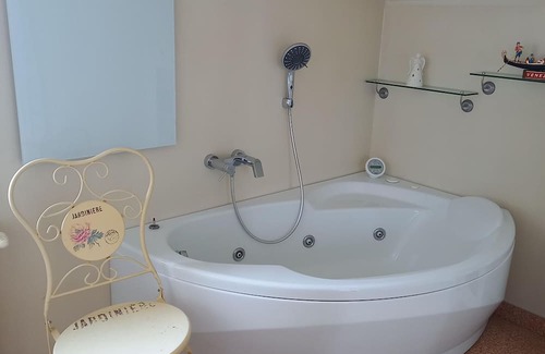 Sankt Veit an der Glan Apartment | Blumenzimmer - Privatzimmer Urlaubstraum