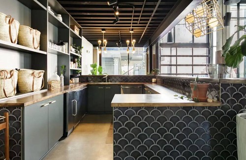 Downtown Nashville Apartment | COZY COUNTRY CHARM: Parking, Gym, Pool, Sky Lounge. Super close to Broadway!