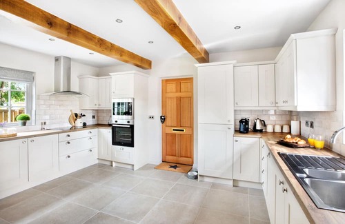 Storwood House | ASHLEY COTTAGE, pet friendly, with open fire in Seaton Ross