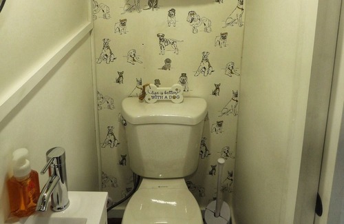 Barnhart House | Modern, Cozy Tiny House for 4 w/ washer & dryer