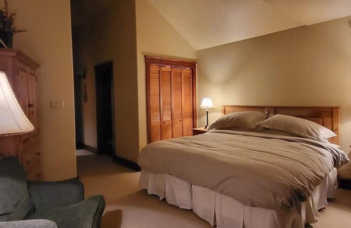 Whistler Cay Heights House | Wonderful family chalet in Whistler. 5 Bedroom / 5.5 Bath Sleeps 12.
