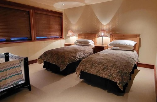 Whistler Cay Heights House | Wonderful family chalet in Whistler. 5 Bedroom / 5.5 Bath Sleeps 12.