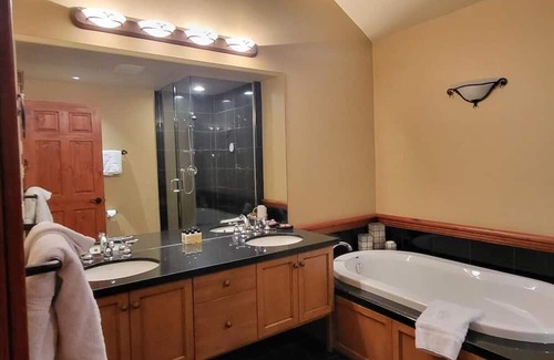 Whistler Cay Heights House | Wonderful family chalet in Whistler. 5 Bedroom / 5.5 Bath Sleeps 12.